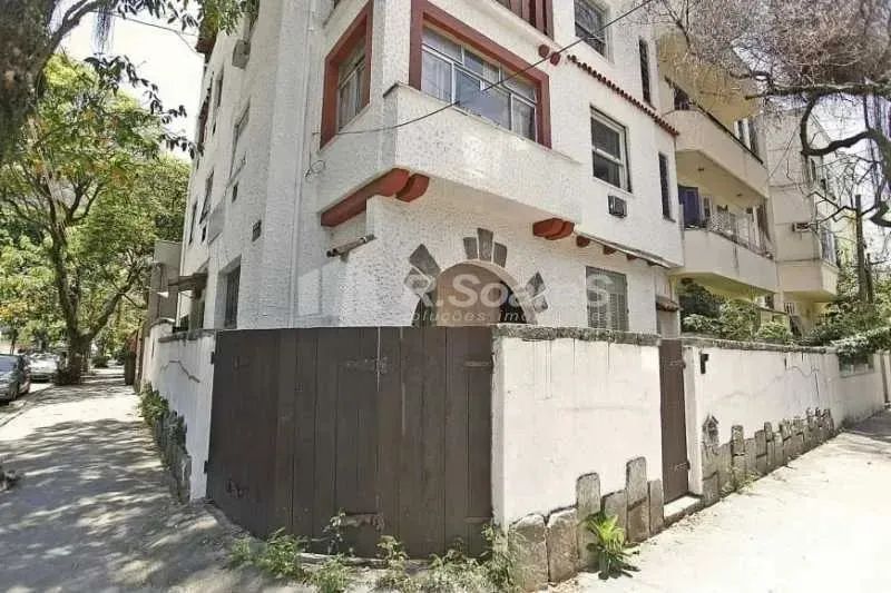 Casa de rua : Triplex / Residencial / Urca