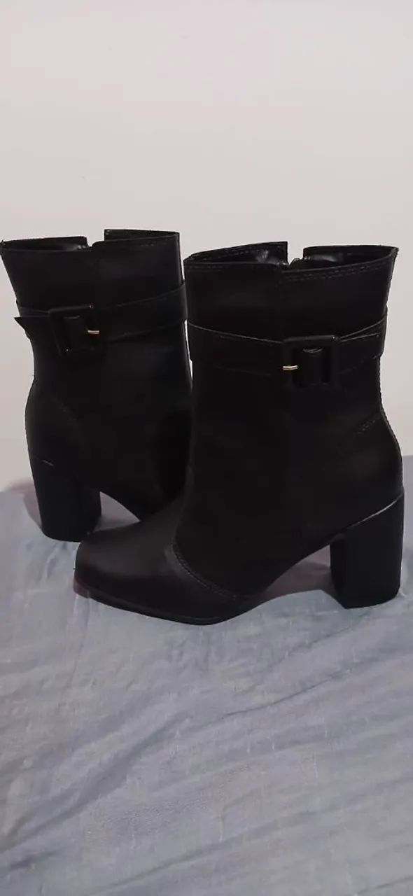 Botas Femininas de Couro - Foto 2