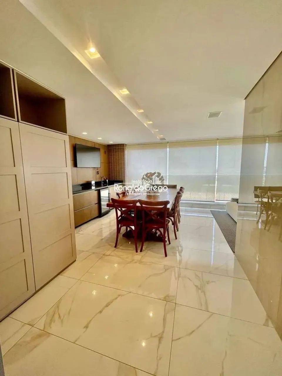 Apartamento mobiliado 4 quartos,4 suíte 4 vagas - Foto 2