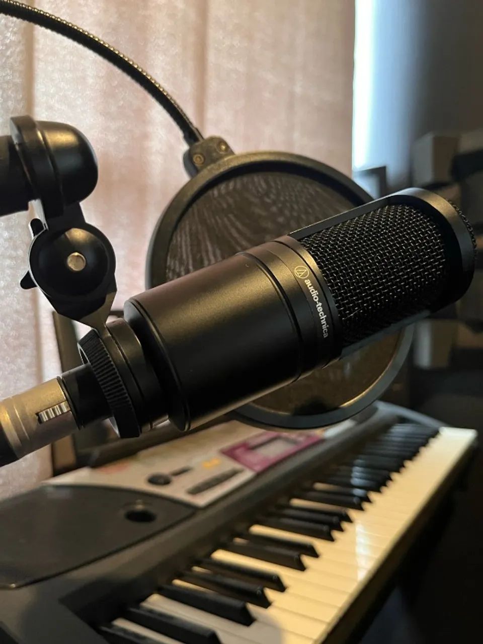 Microfone profissional condensador AT2020