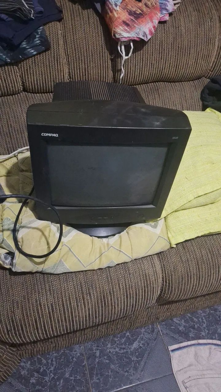 Monitor  Compaq. Defeito no cabo parte azul  - Foto 3