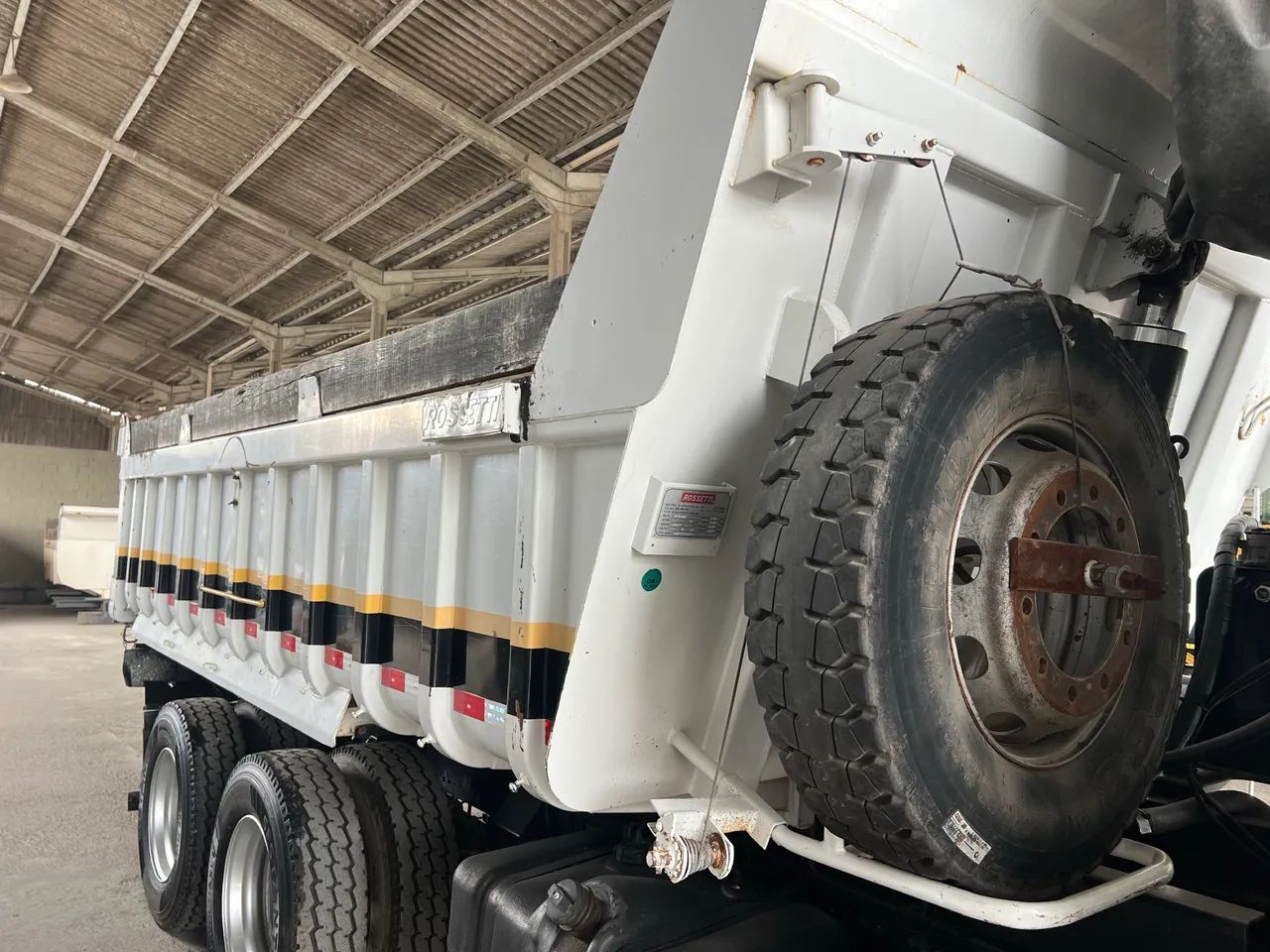 Mercedes Benz 2428 caçamba - Foto 4