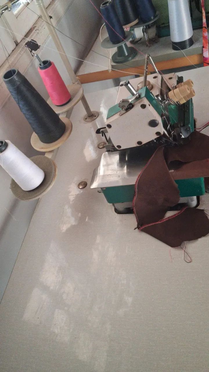 MAQUINA DE COSTURA OVERLOCK INDUSTRUAL - Foto 4