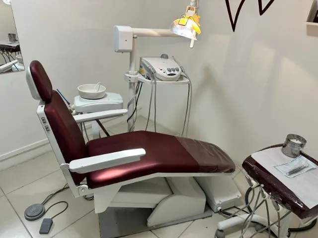 Cadeira Odontologia Dabi Versa Bordô