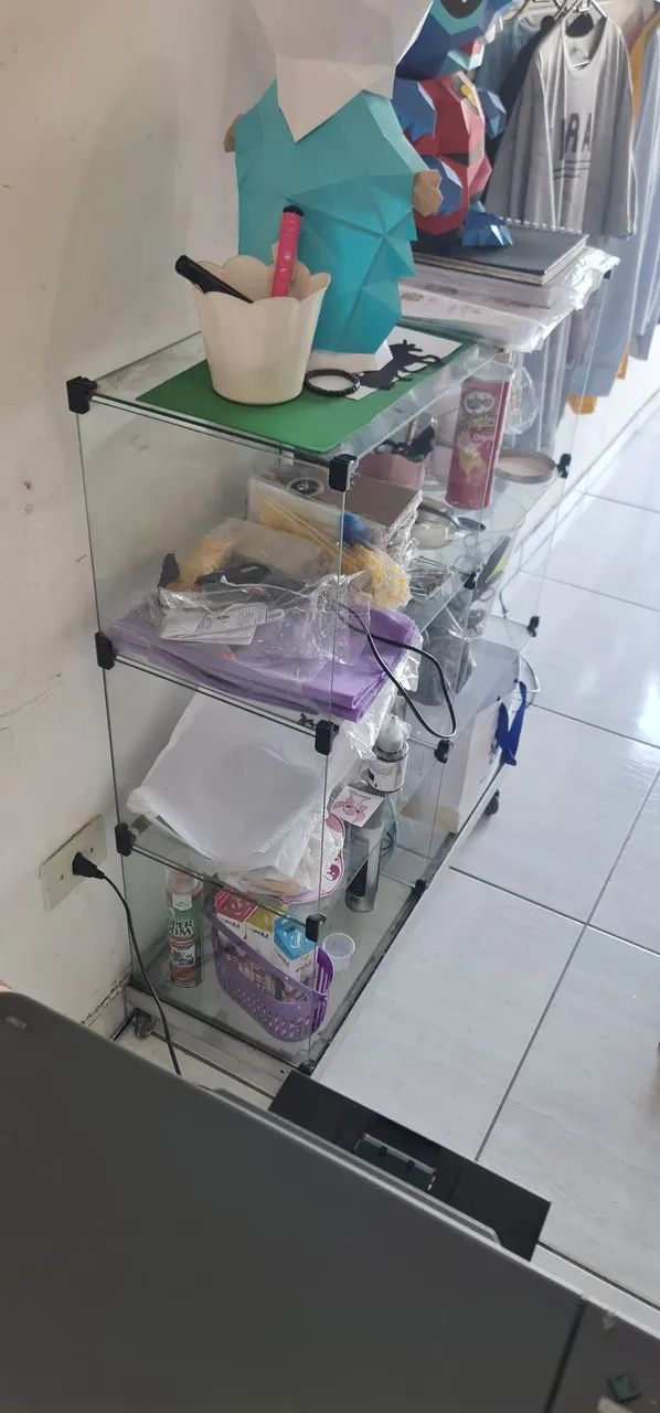 Vitrine expositor,  balcão de vidro com rodas e prateleiras  - Foto 4