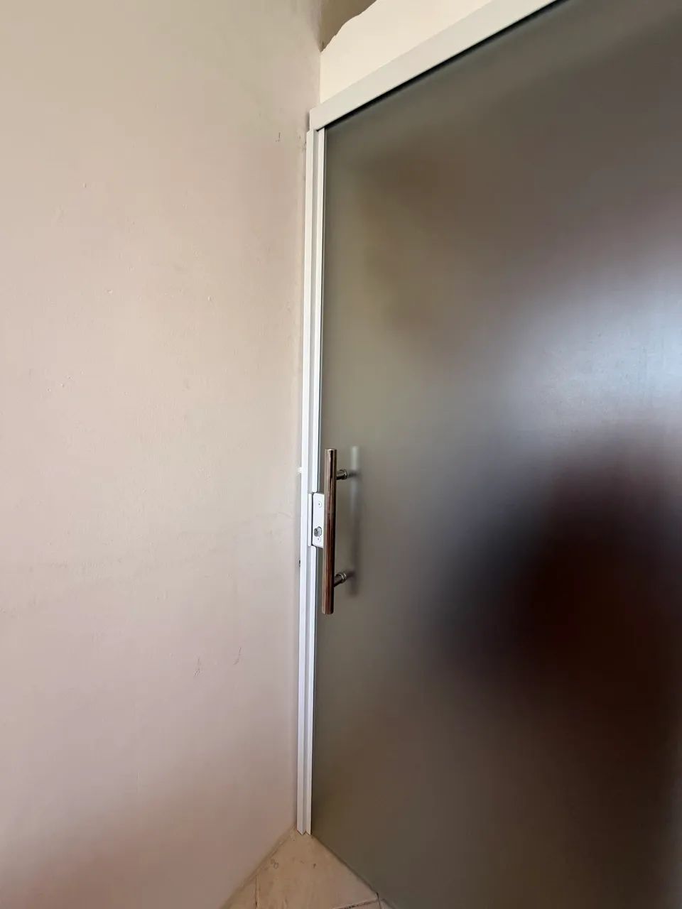 PORTA DE VIDRO COM PELICULA JATIADA - Foto 3