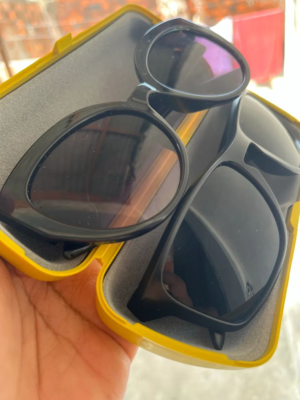 Vendo óculos com proteção uv