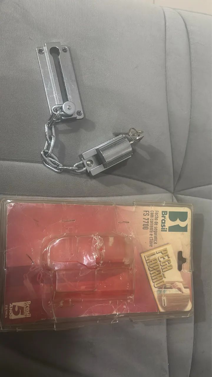 Fecho de Segurança com Corrente e Chave "Pega Ladrão" da marca Brasil, modelo FS-7700.  - Foto 4