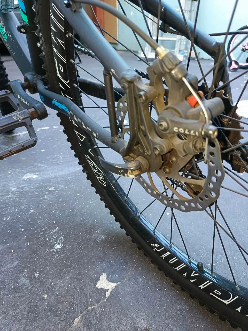 Bicicleta semi nova aro26 com freio a disco  - Foto 3
