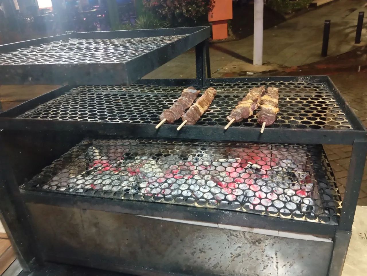 Carrinho de churrasco pronto pra trabalhar valor 1500 reais  - Foto 4