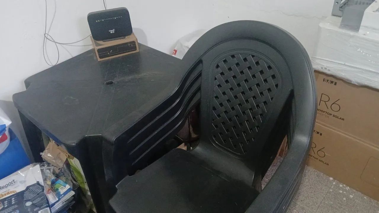 Mesa com 4 cadeiras 