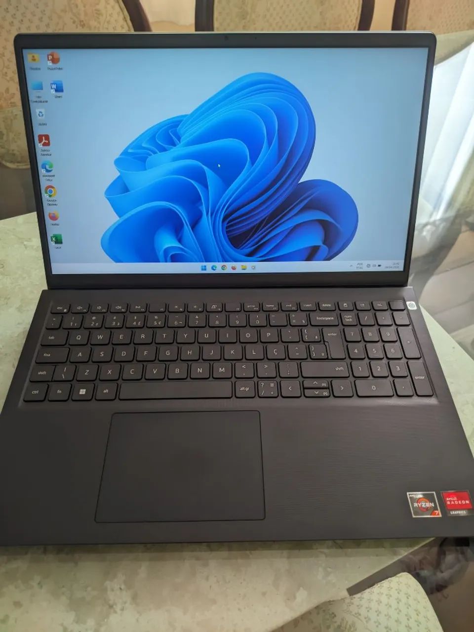 Notebook Dell Vostro 3515 - Amd Rayzen 7 - 256Gb SSD - 8Gb RAM