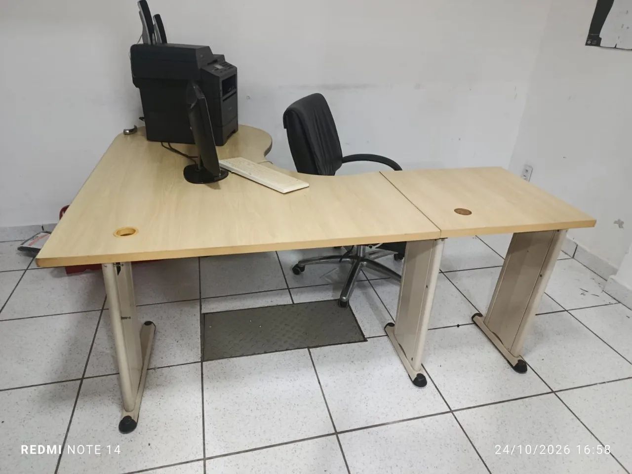 Mesa de escritório formato L