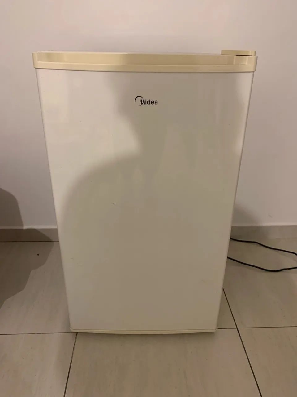 Frigobar Midea 90 litros - Branco - 110v - Foto 2