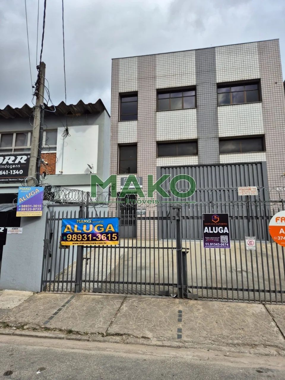 ÓTIMO PRÉDIO COM 2 PAVIMENTOS, PAVIMENTO TÉRREO VÃO LIVRE, PAVIMENTO SUPERIOR COM DIVISÓRI