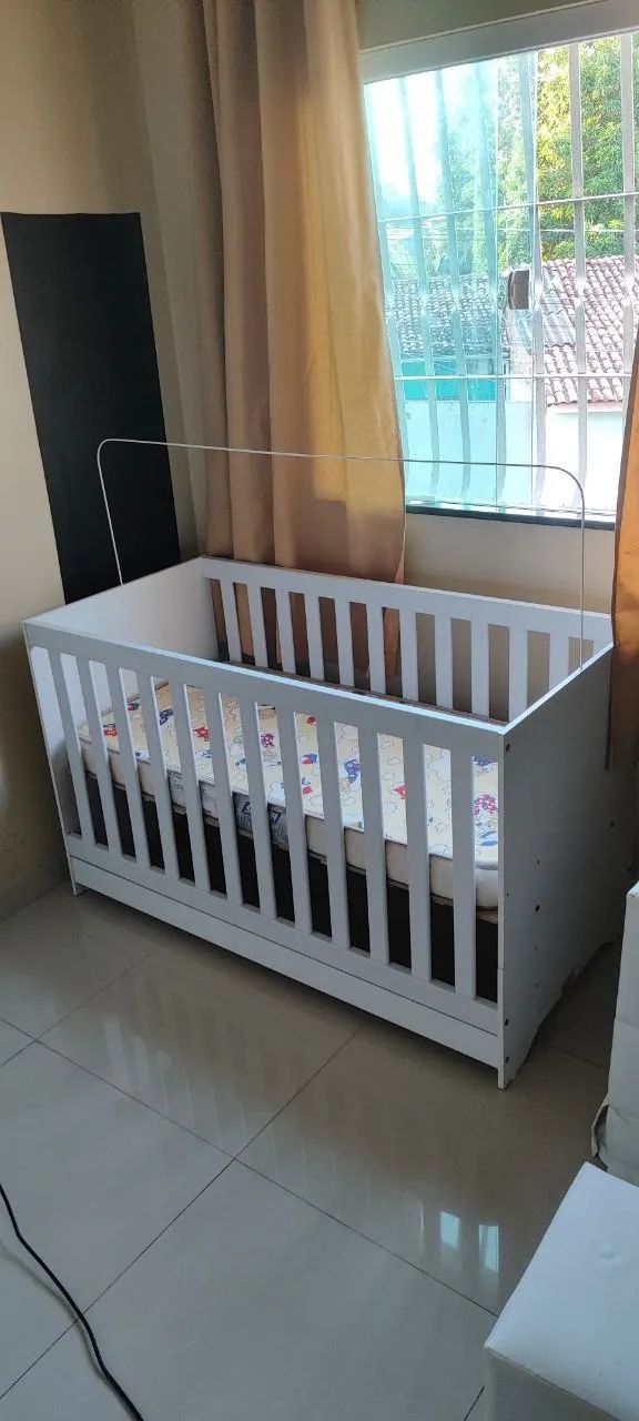 Berco 3 em 1 (Berço, sofá e minicama) multimóveis 1 ano e meio de uso 