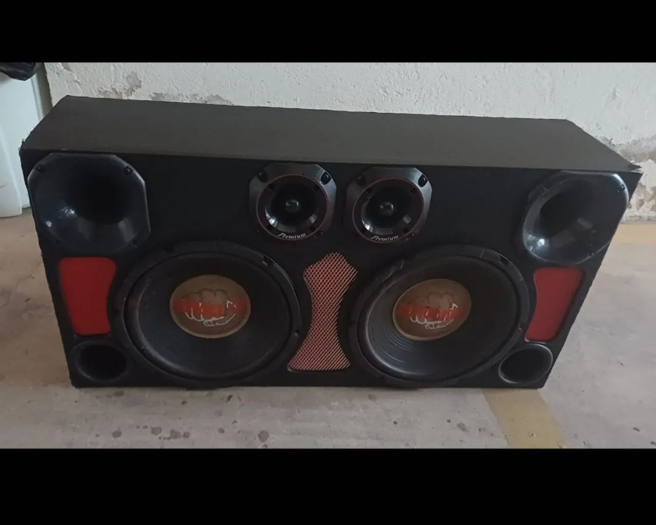 Caixa de som automotivo