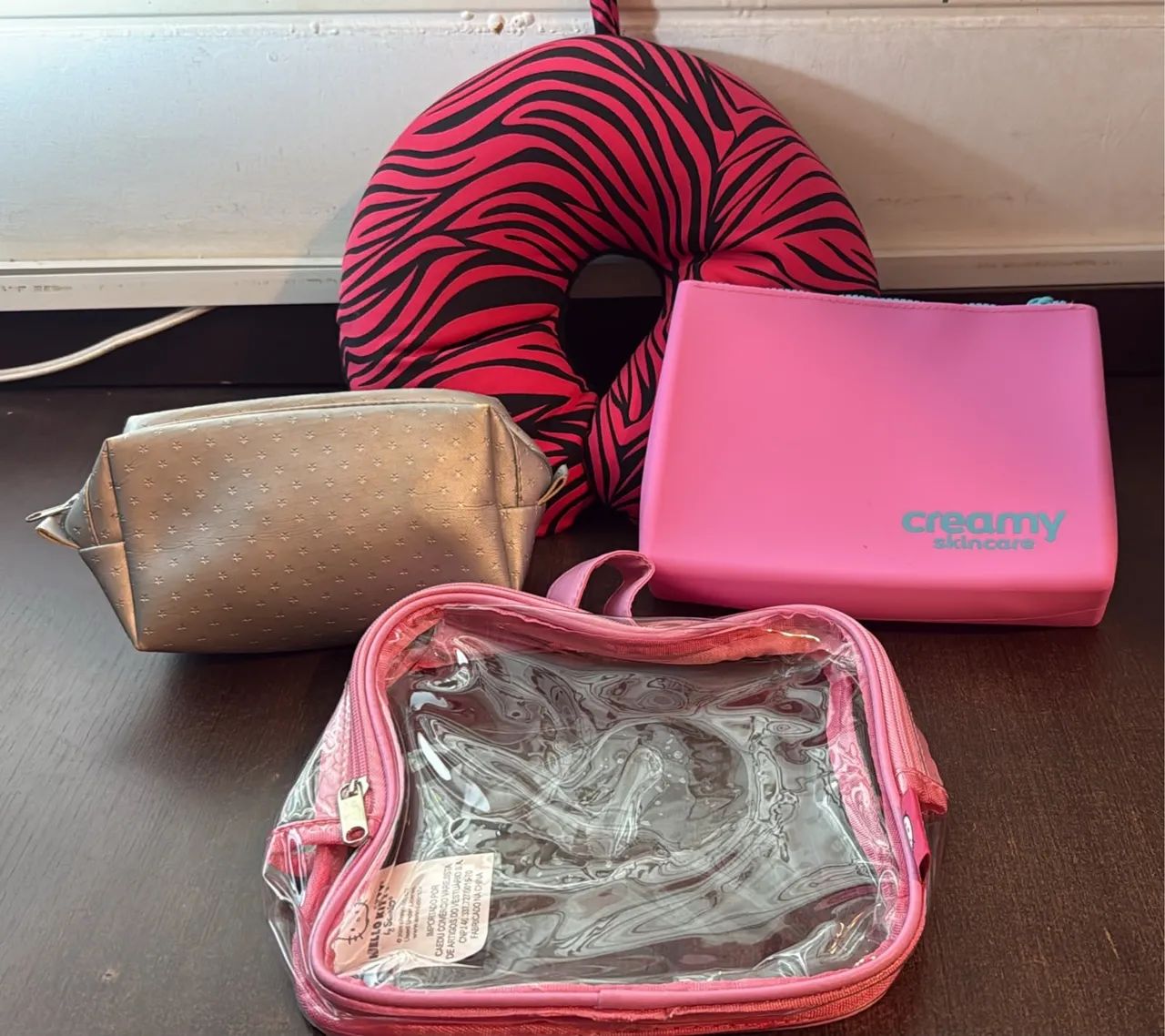 Kit viagem necessaires e almofada 