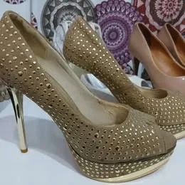 Sapato Peep Toe Arezzo Nude Cravejado Tachas Douradas Salto Metalizado Tam 38 - Foto 5