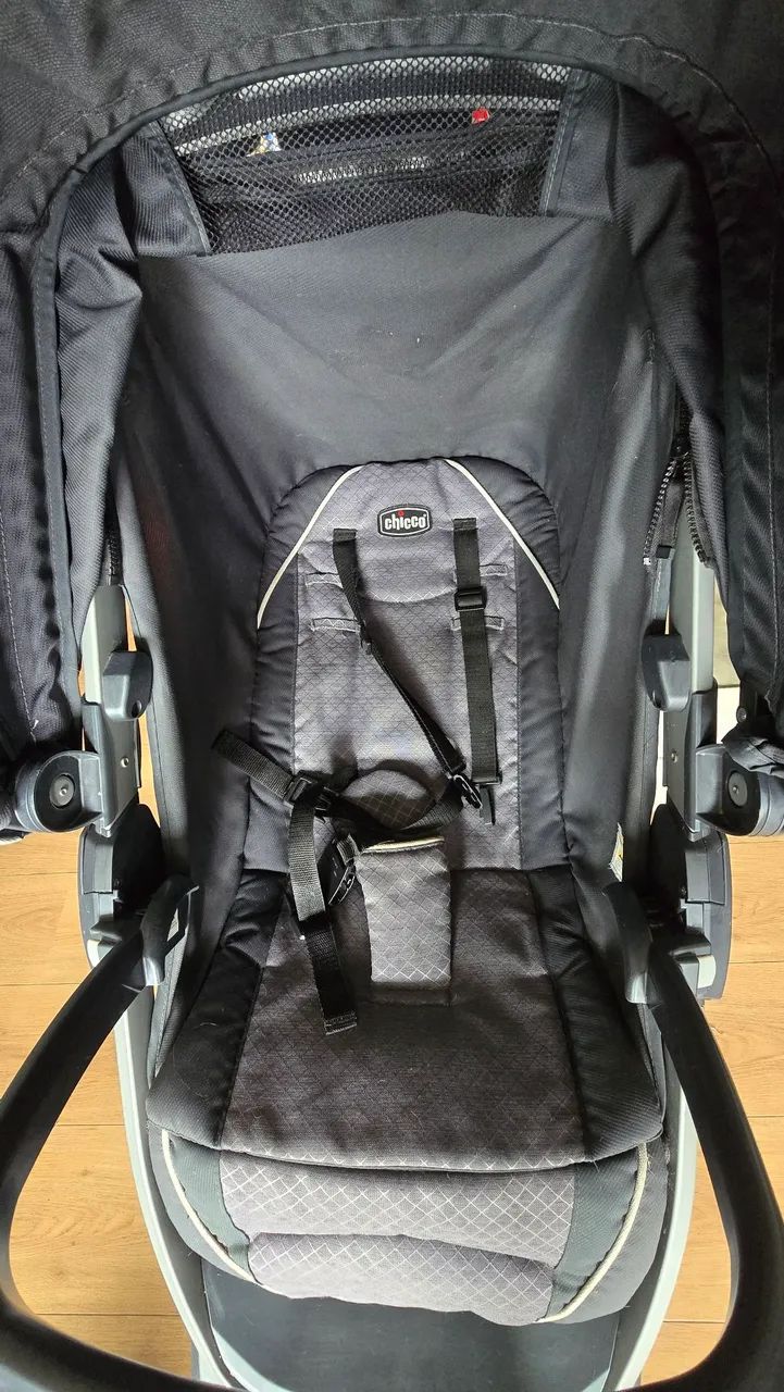 Carrinho de Bebê Chicco Bravo com Bebê conforto e base veicular. - Foto 4