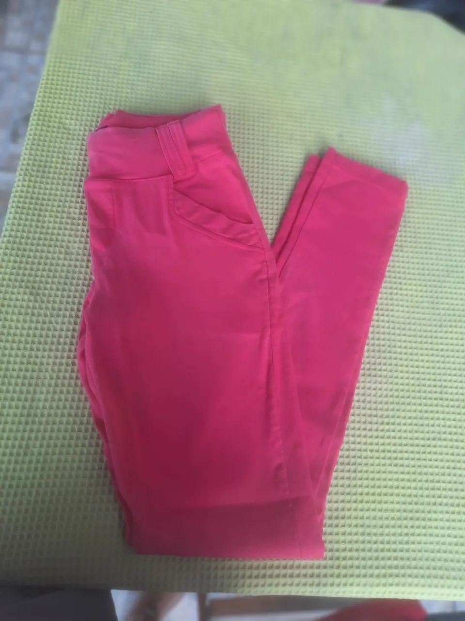 Calças tamanhos M com lycra fica 