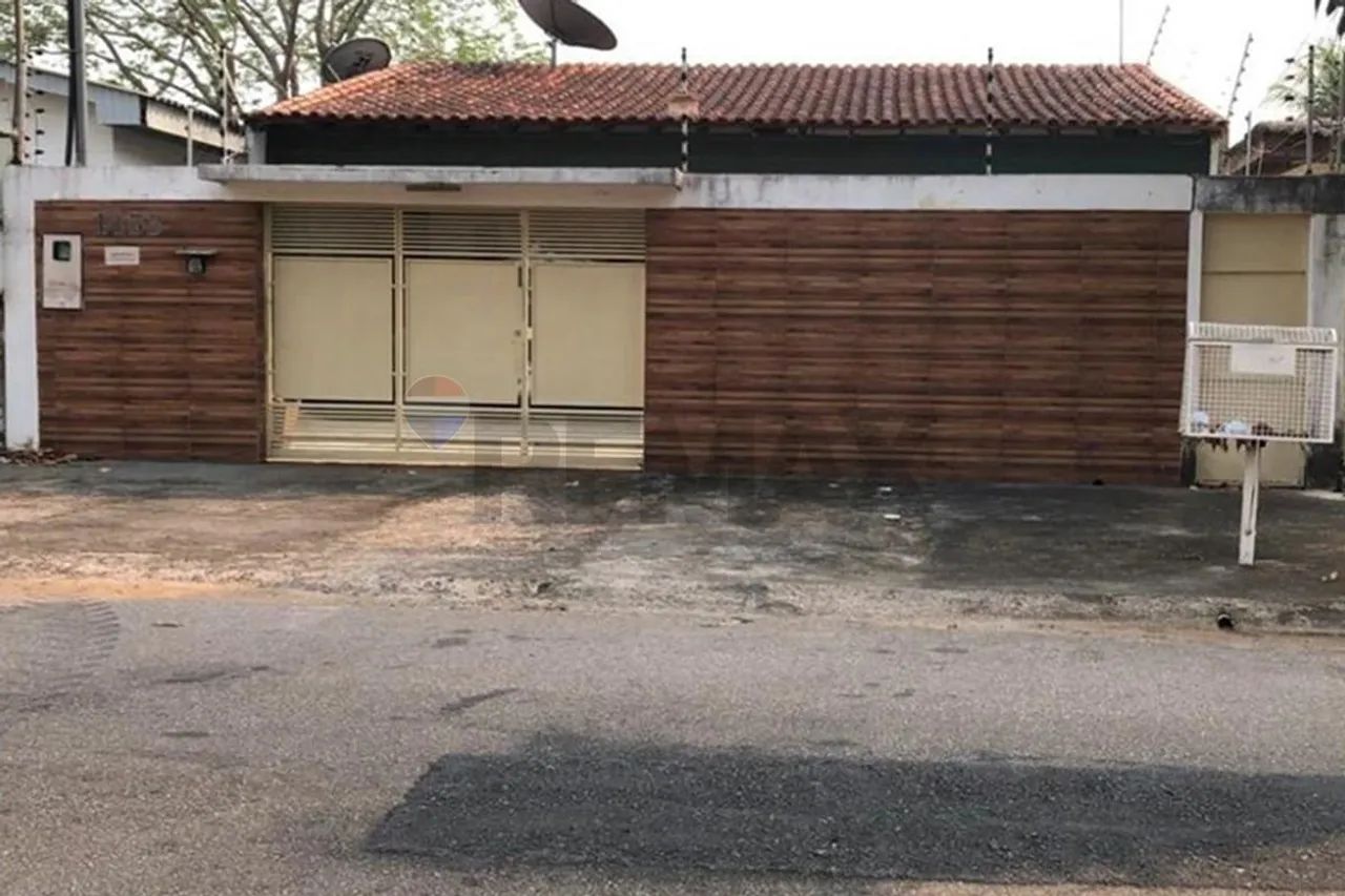 Casa Ampla com Piscina e Escritórios Reversíveis no Bairro Pedrinhas
