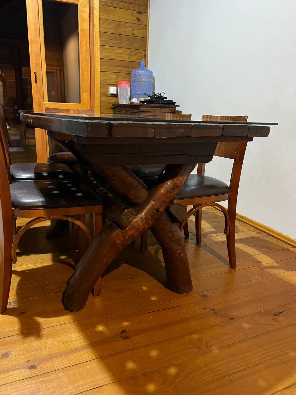 Mesa em madeira maciça com vidro curvo (peça única e exclusiva) - Foto 5