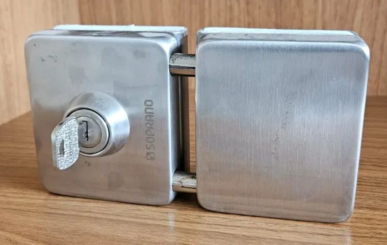 Fechadura Pressão Porta Vidro/Vidro Soprano - Portas e Janelas