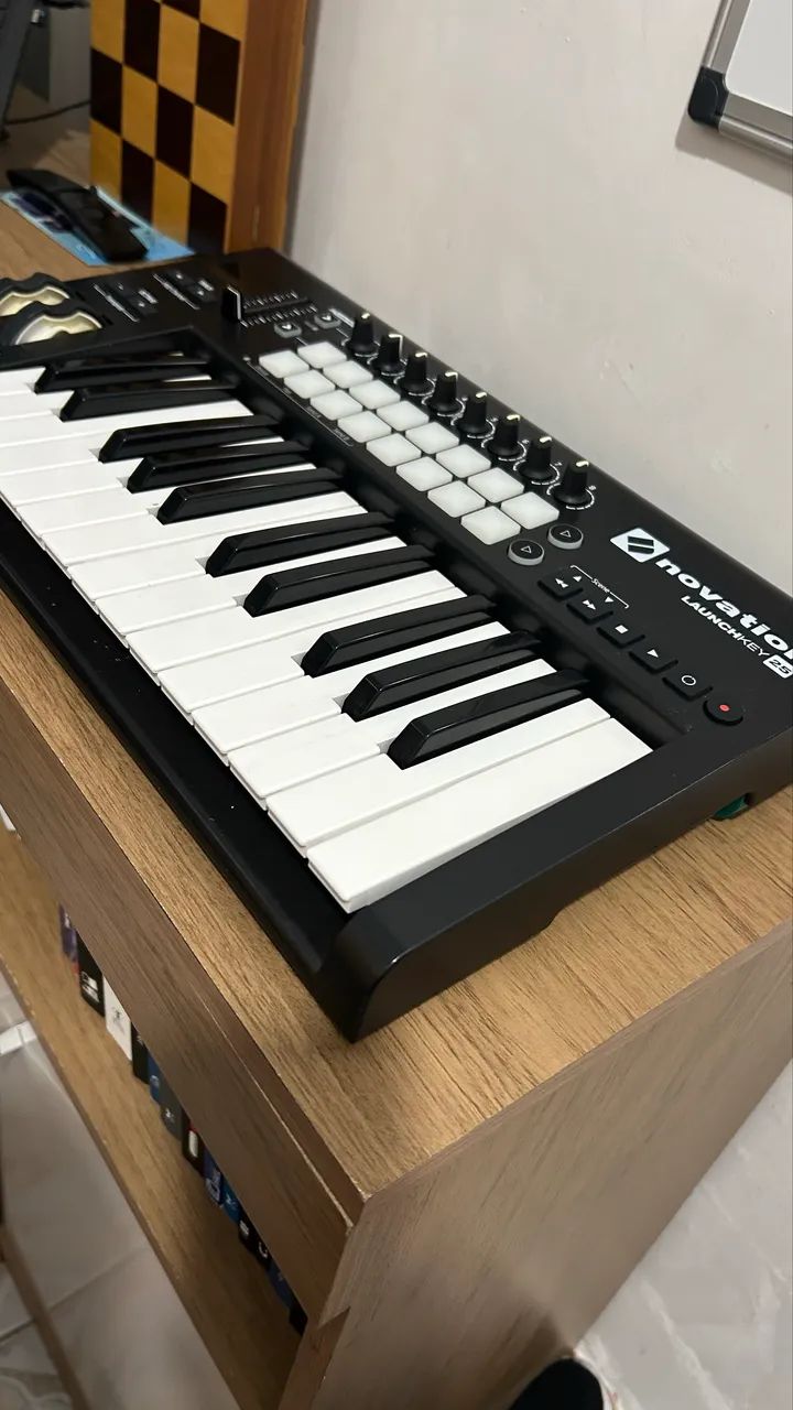 Teclado Controlador Novation Launchkey 25 Mk2 Usb 25 Teclas - Foto 5