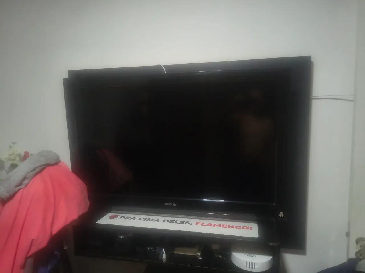 Vendo uma tv da cce de 42 polegadas boa observação funciona normal estou colocando p rapi - Foto 2