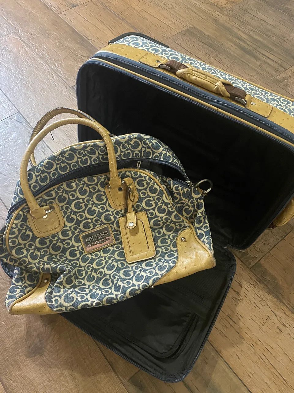 Kit de bolsa e mala de viagem guess - Foto 3