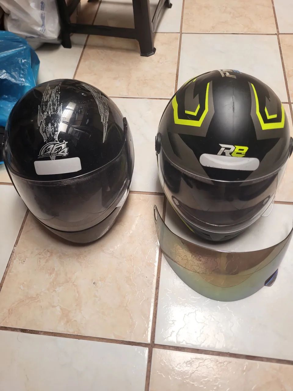 Conjunto Corta vento e 2 capacetes Basico - Foto 3