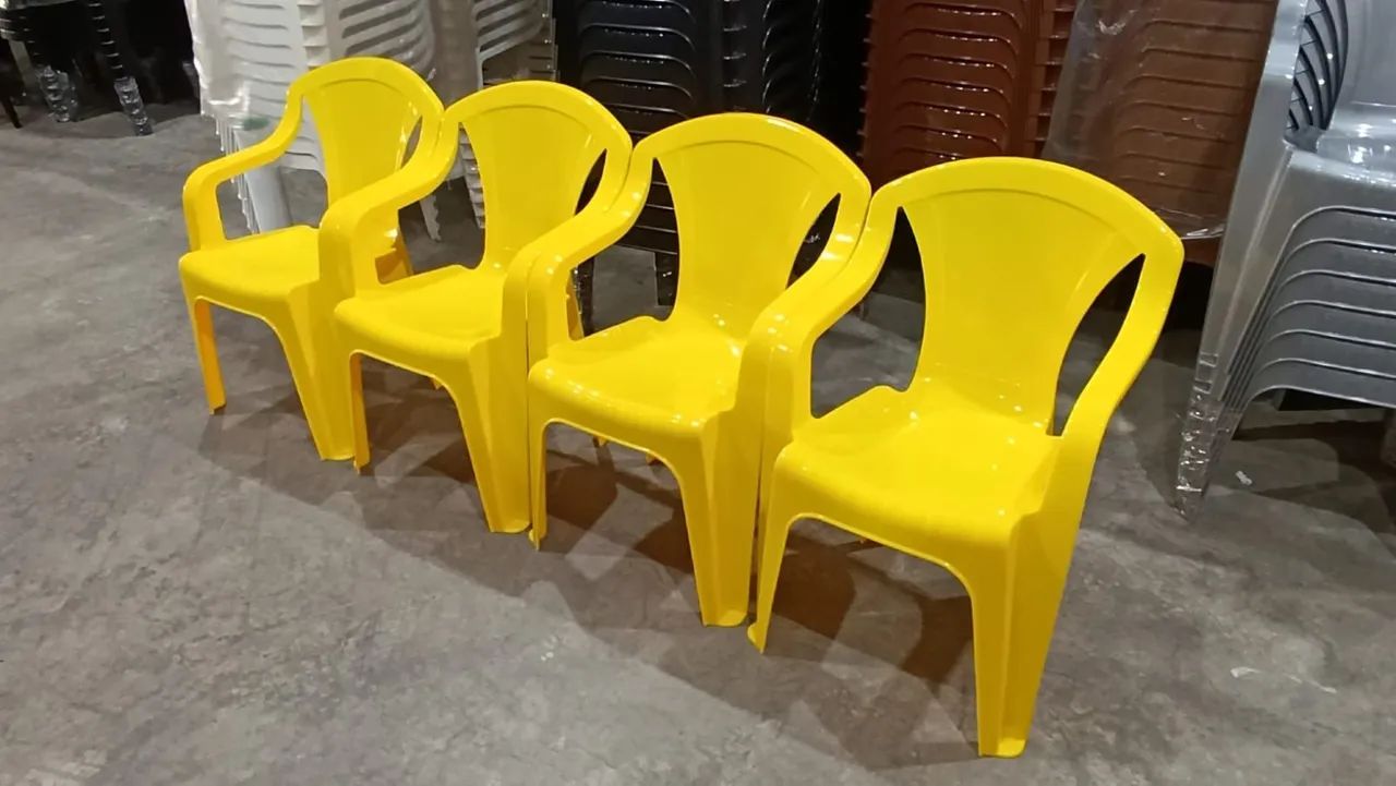 Jogo de mesa e cadeiras plástica cor amarela - Foto 4