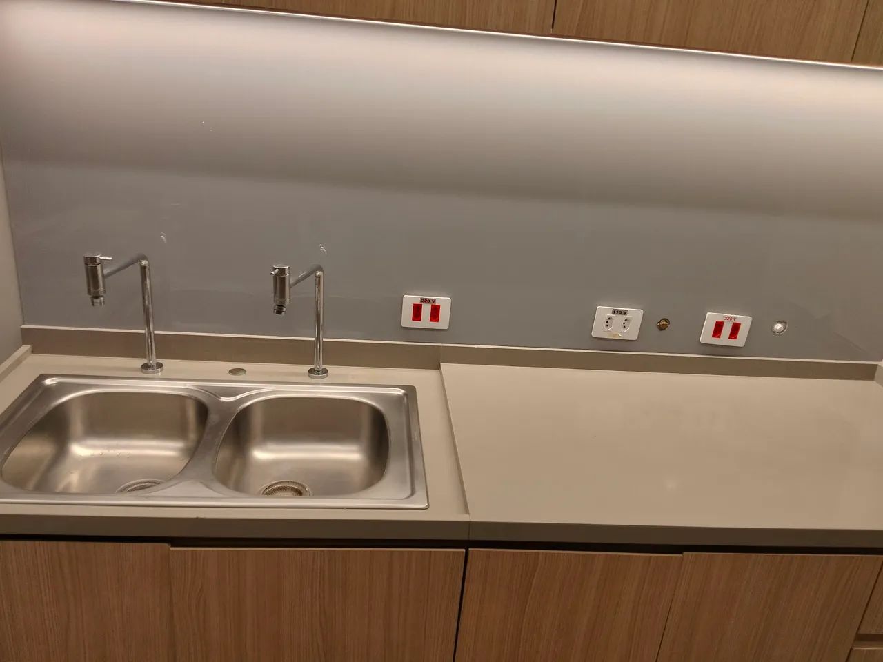Pia com Bancadas  - Foto 2