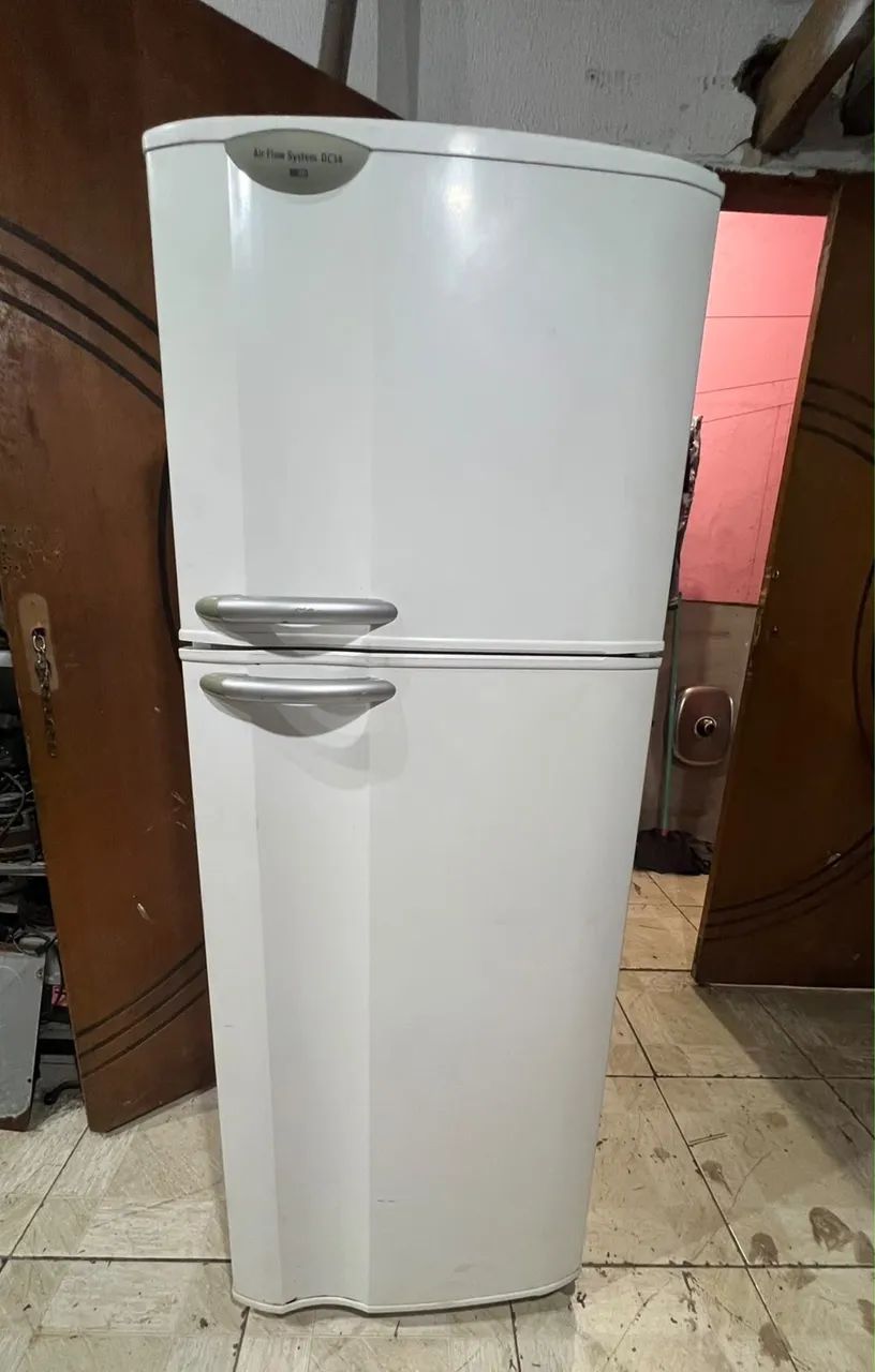 Geladeira Electrolux Biplex 340L voltagem 127vw Zerada 