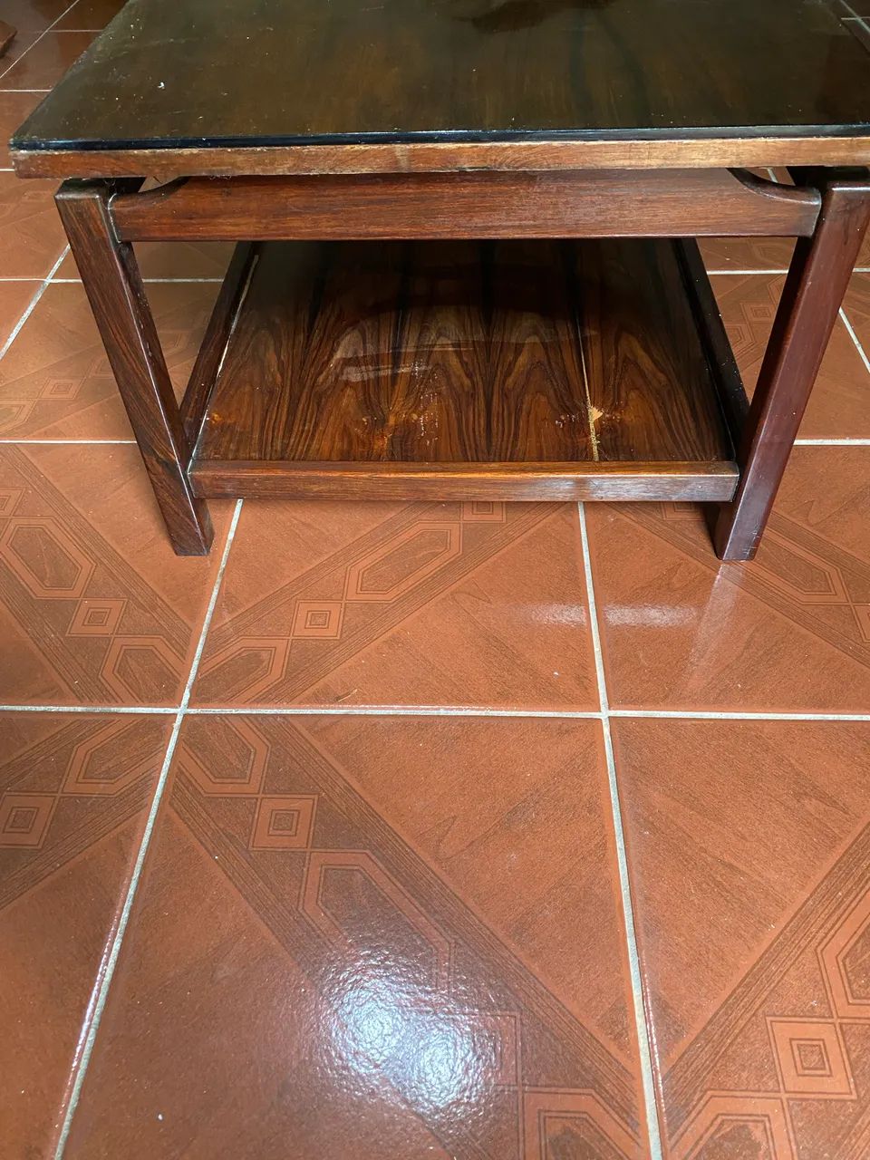 Mesa de Centro em Madeira Maciça com Tampo de Vidro - Foto 3