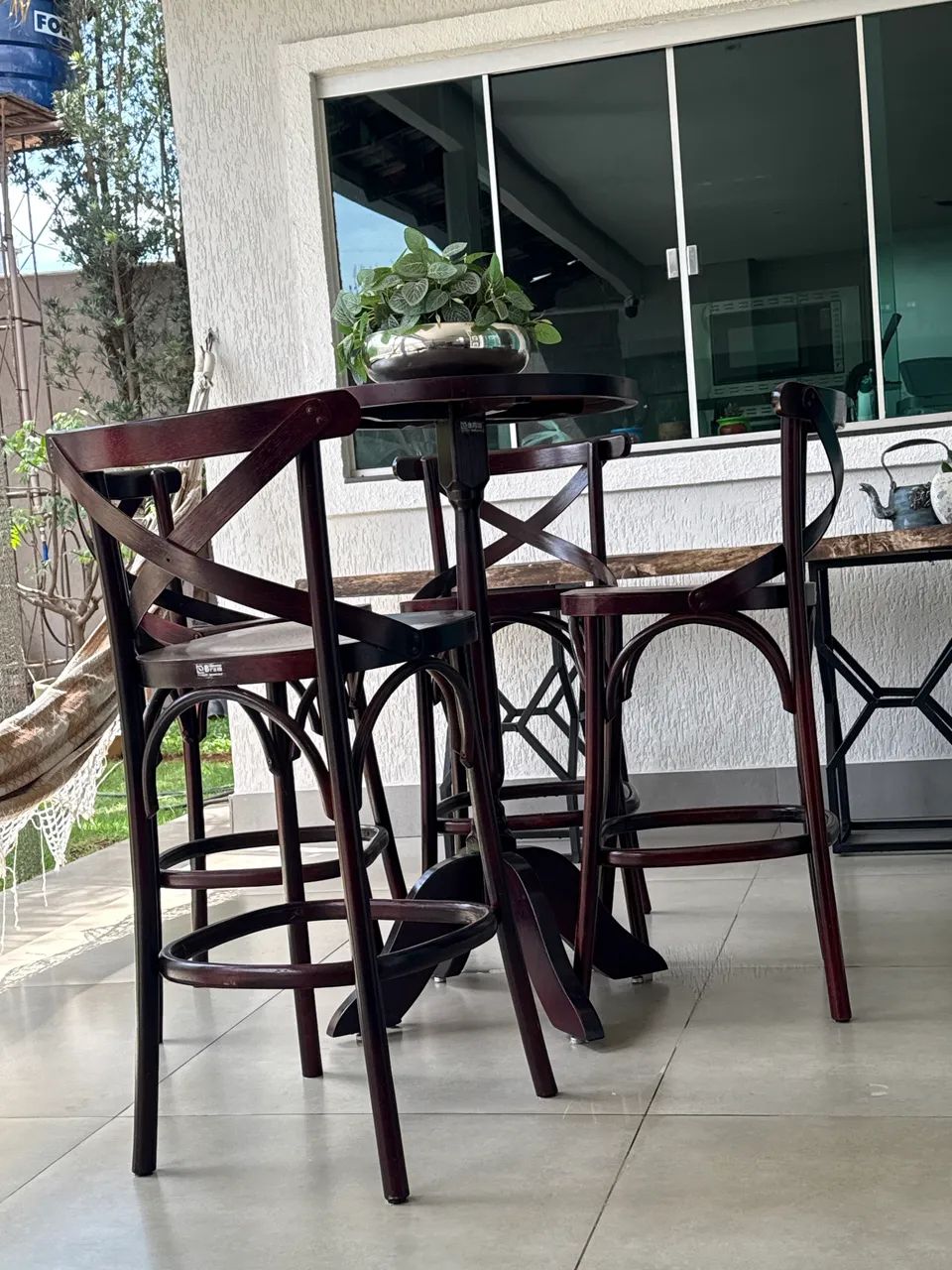 Bistrô de madeira com 4 banquetas  - Foto 2