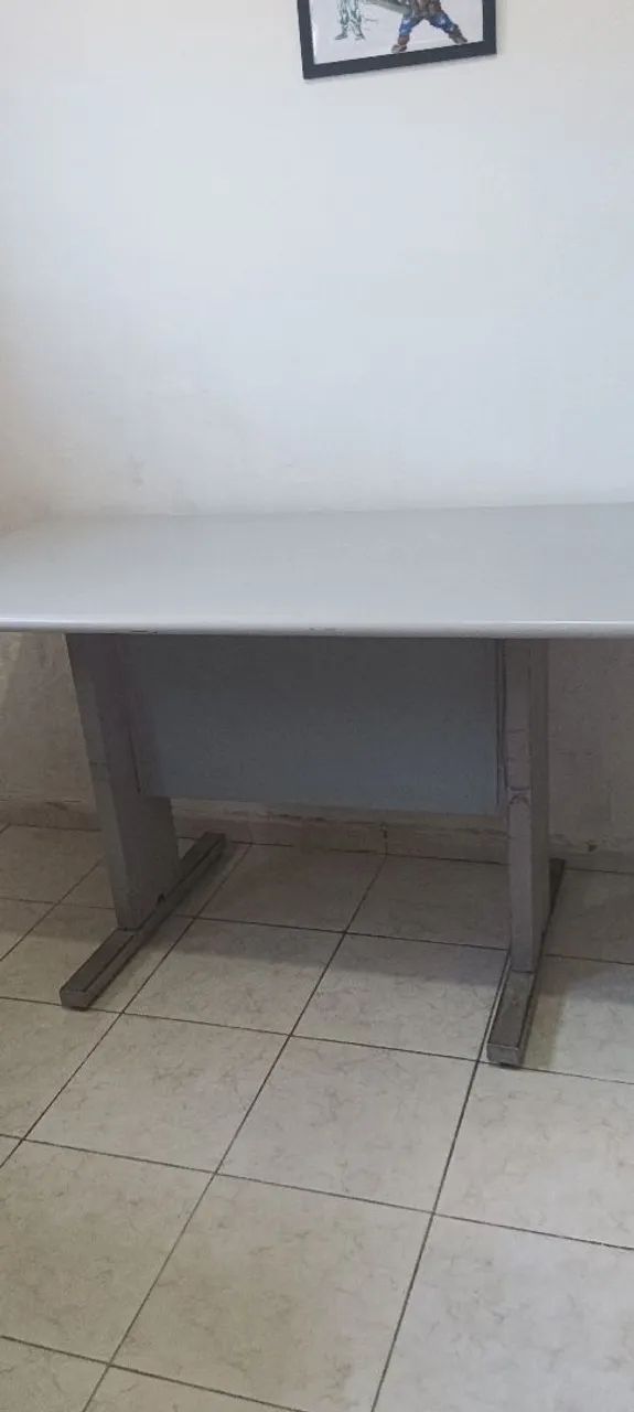 Mesa de madeira para escritório. - Foto 4