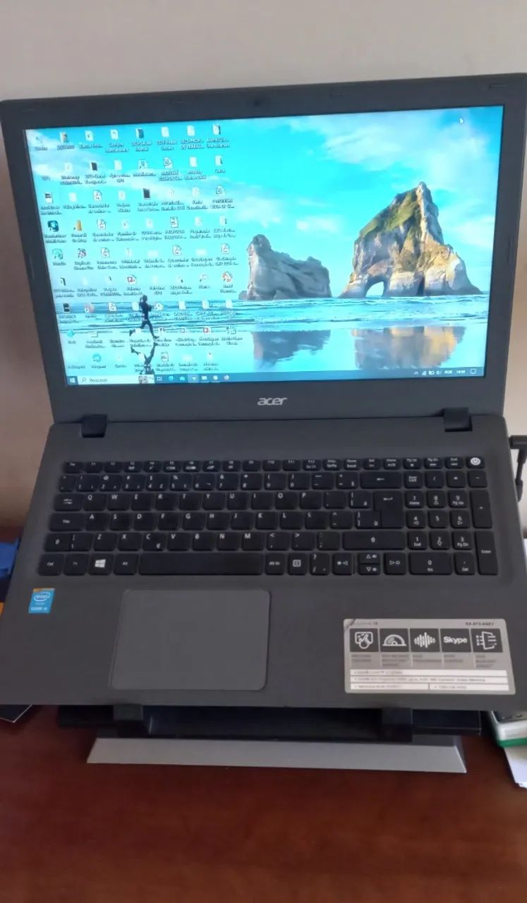 Notebook Acer E5-573-54ZV - Intel Core i5-5200U - RAM 8GB - HD 1TB - LED 15.6" - Windows10