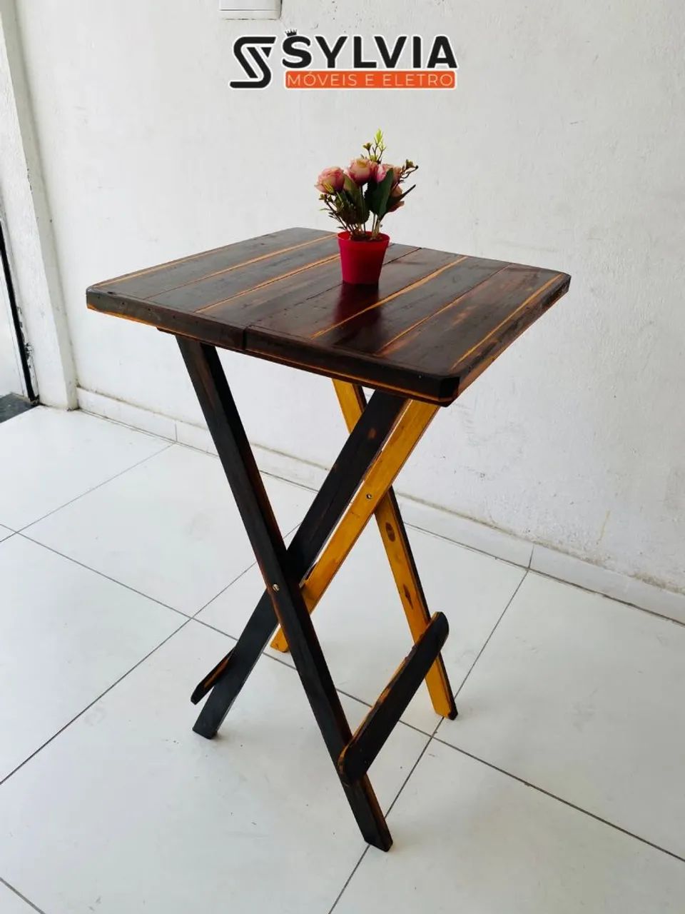 Mesa bistrô com verniz 