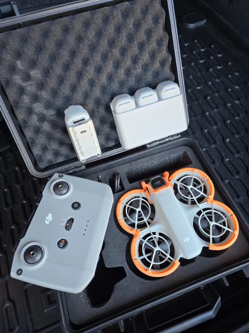 Drone DJI Neo Fly More Combo Com Câmera 4K e 3 Baterias