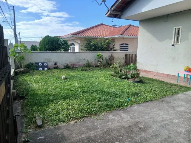 Casa sozinha no pátio Ingleses