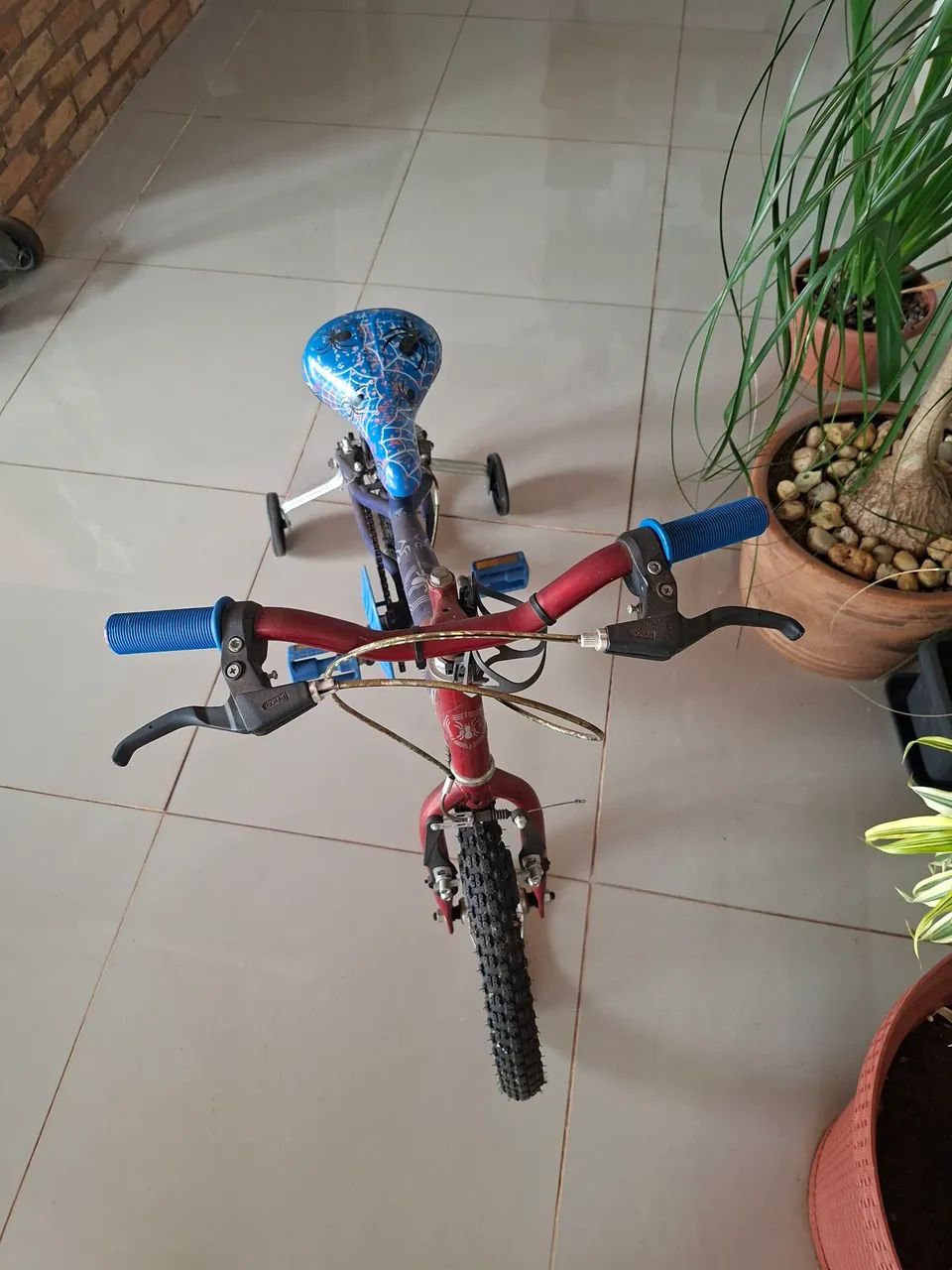 VENDO UMA BICICLETA INFANTIL EM ÓTIMO ESTADO - Foto 2