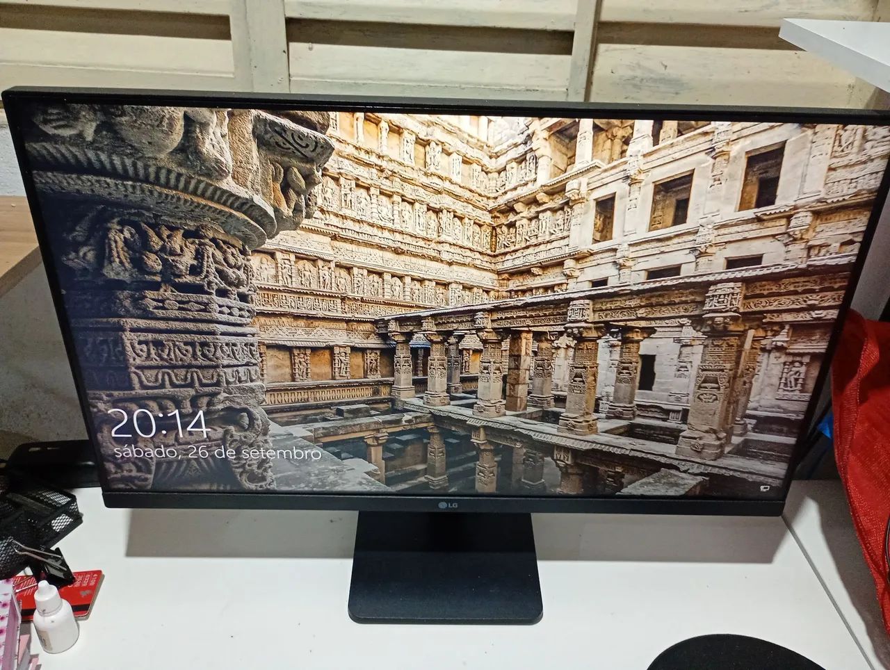 Monitor LG 27 zero frame sem bordas laterais ser novo - Foto 2