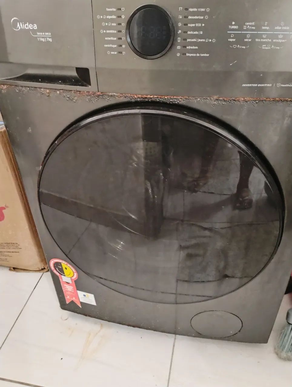 Vende se máquina de lavar e secar pra retirada de peças 