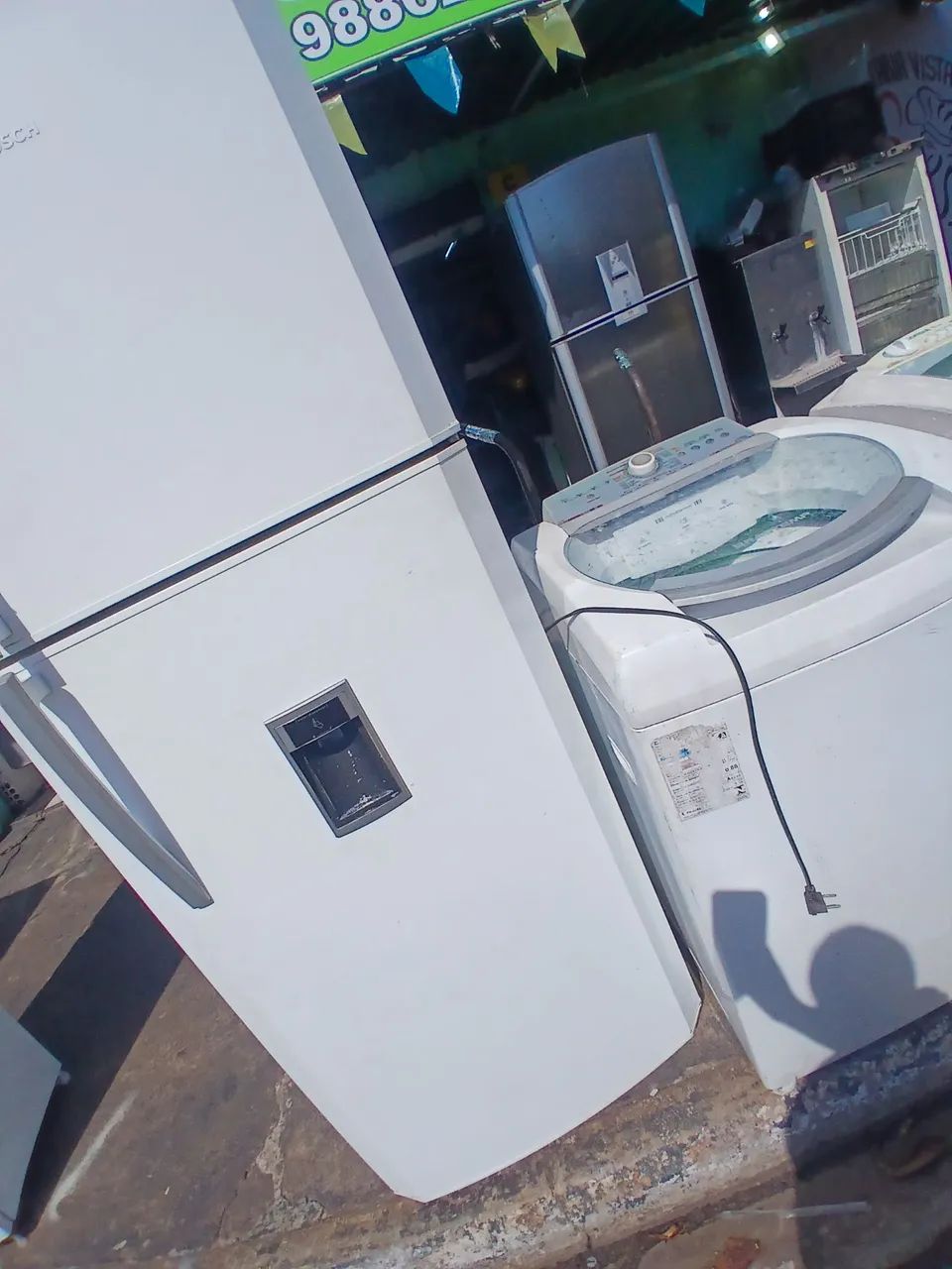 Geladeira e máquina 