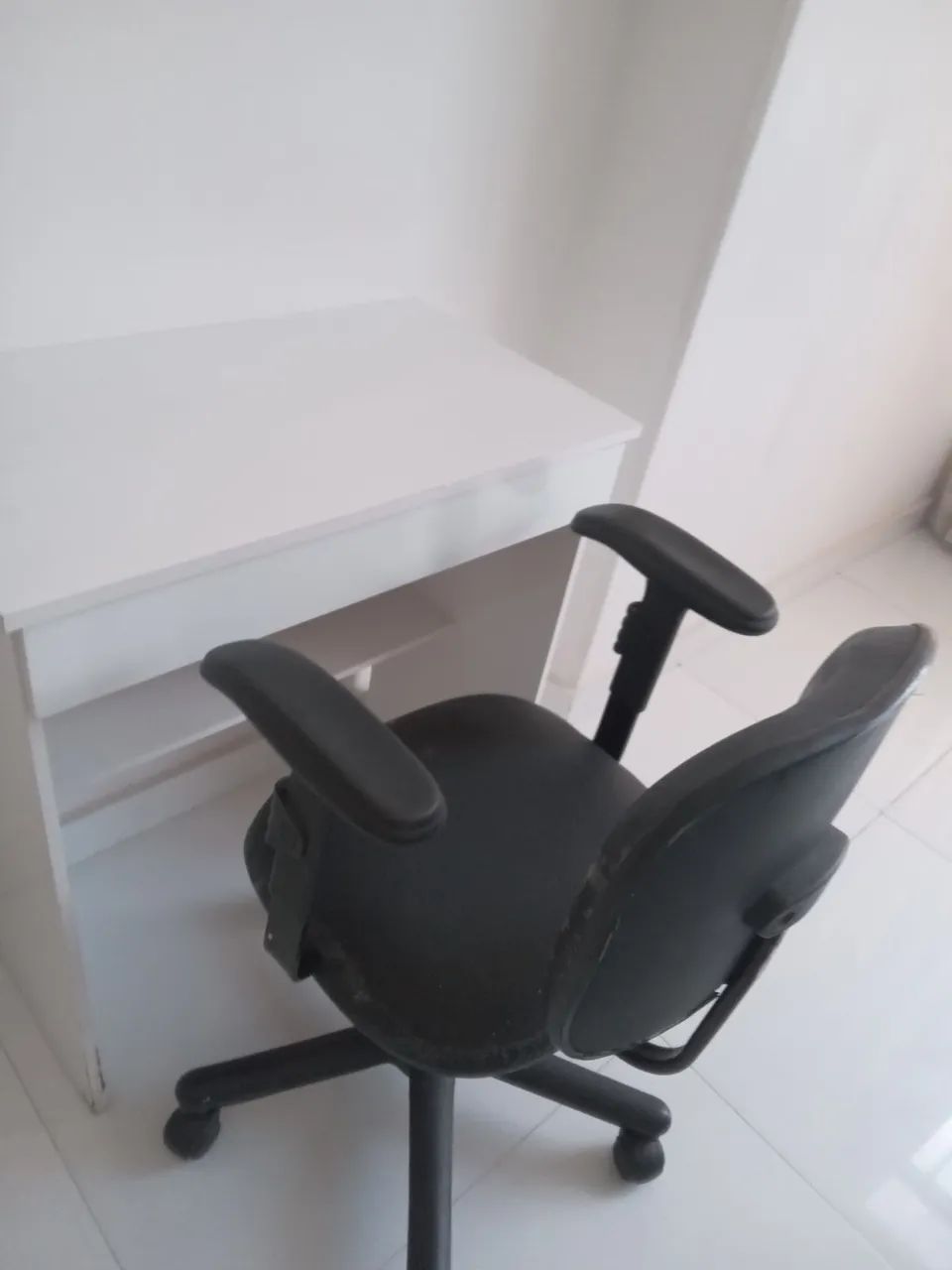 Escrivaninha com cadeira - Foto 4