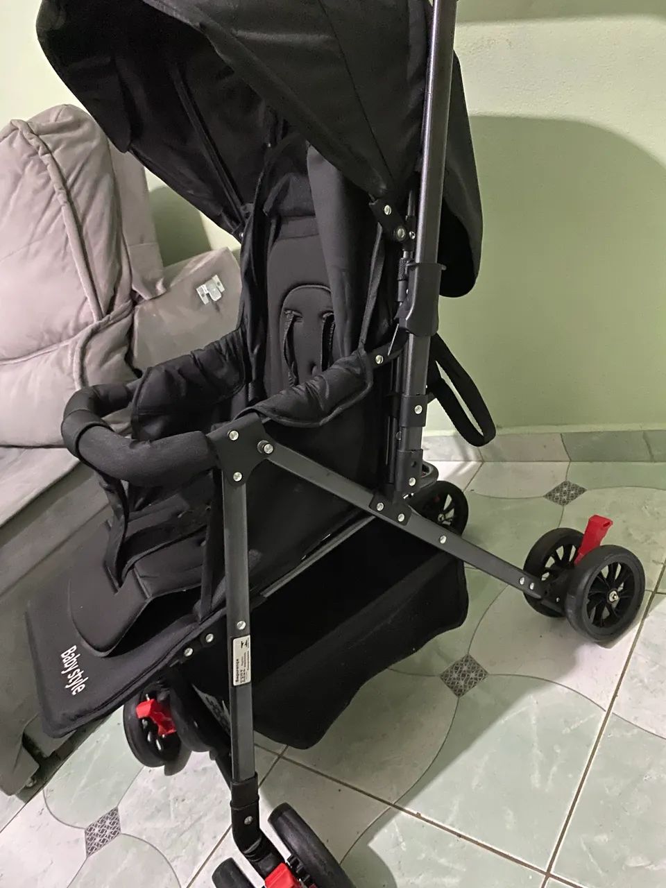 Carrinho de bebê usado 