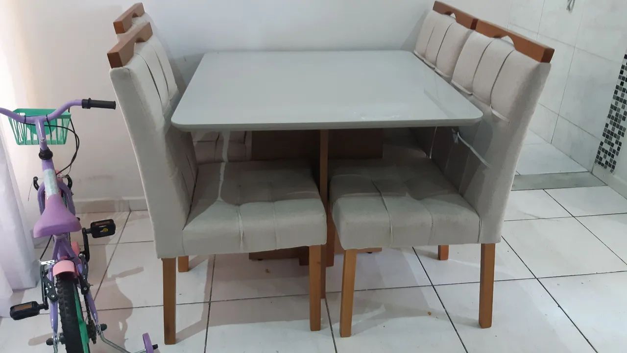 Mesa de Jantar 90x90 - Muito nova ! 