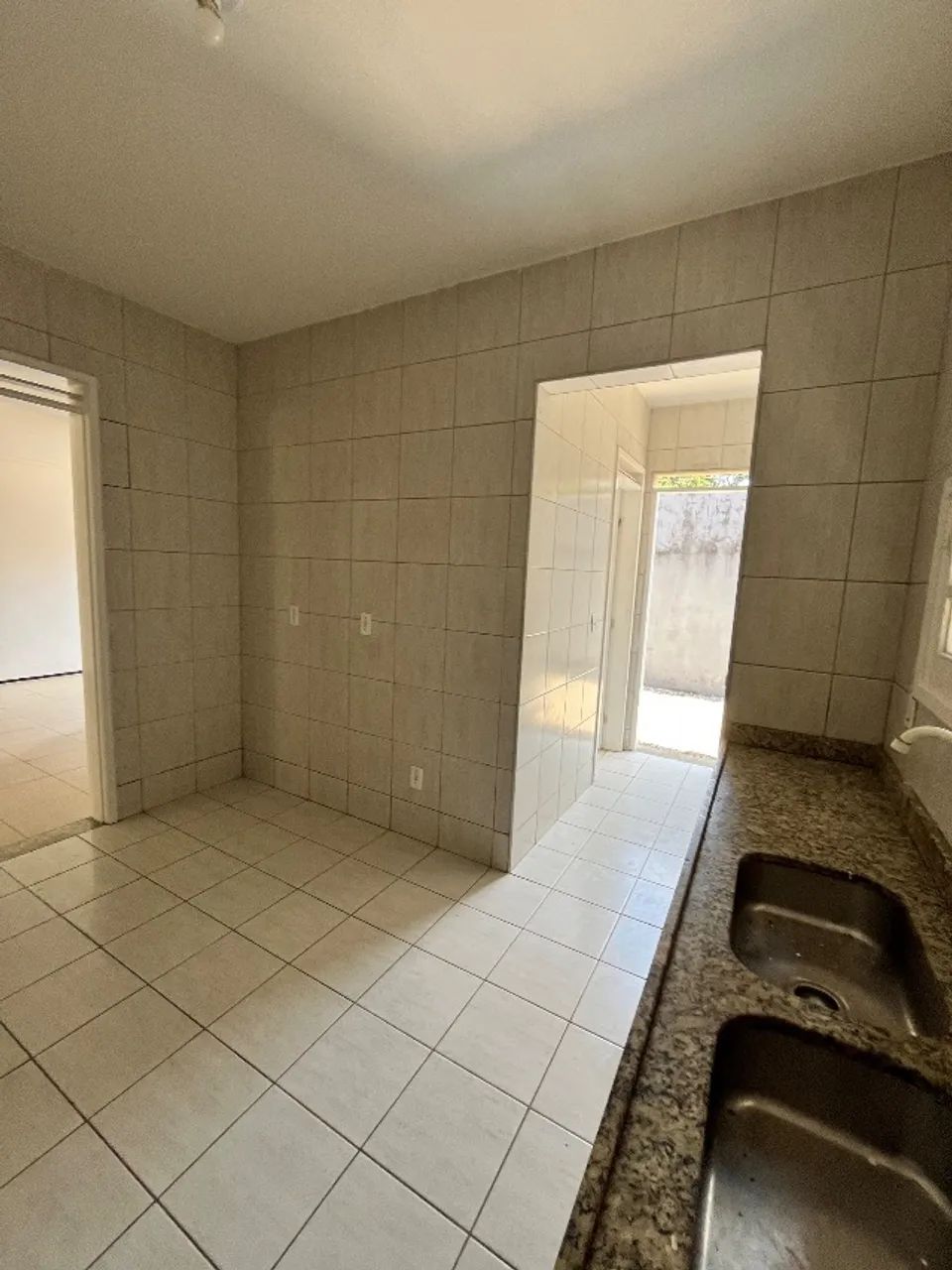 Alugo casa dupléx em condomínio com 3 suítes e 5 banheiros  - Foto 5